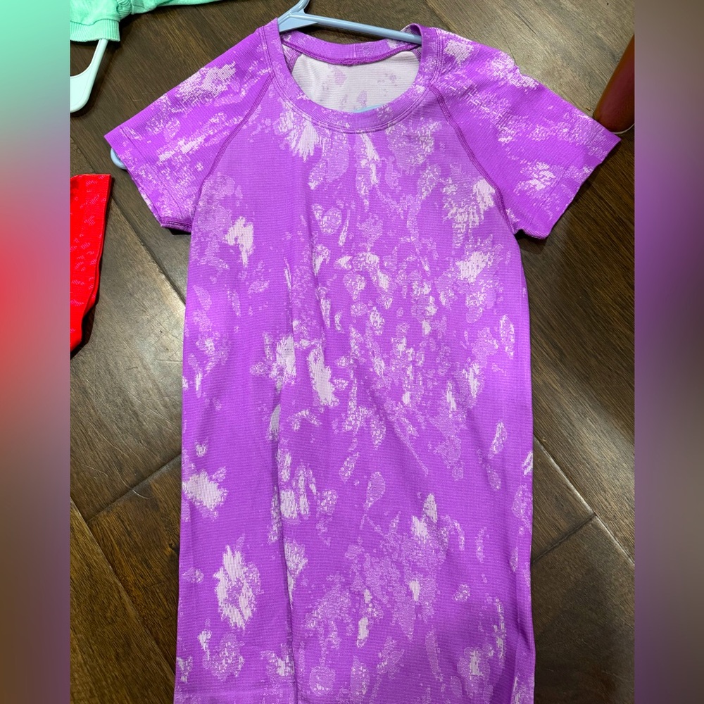 Lululemon Swiftly Tech! Size 4 - purple design